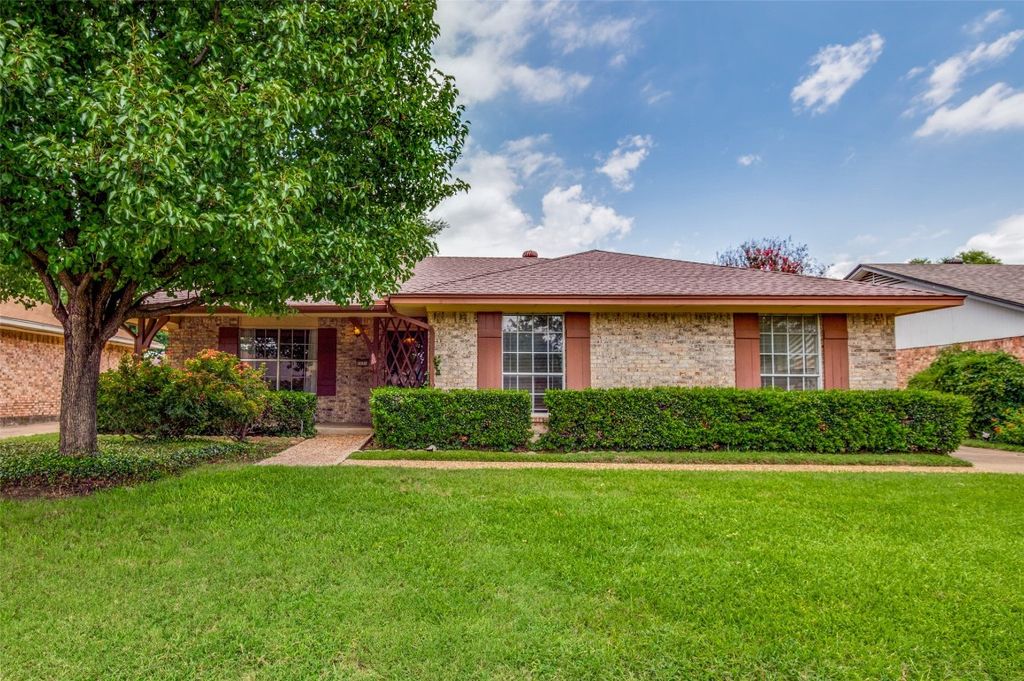 1113 Janell Dr, Irving, TX 75062