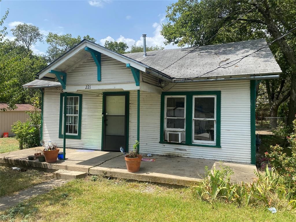 221 S Lyndalyn Ave, Desoto, TX 75115
