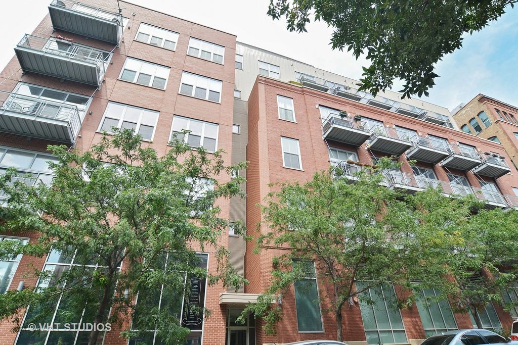 824 W Superior St #B309, Chicago, IL 60642
