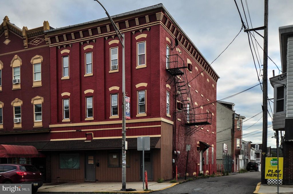 22 E Center St, Shenandoah, PA 17976