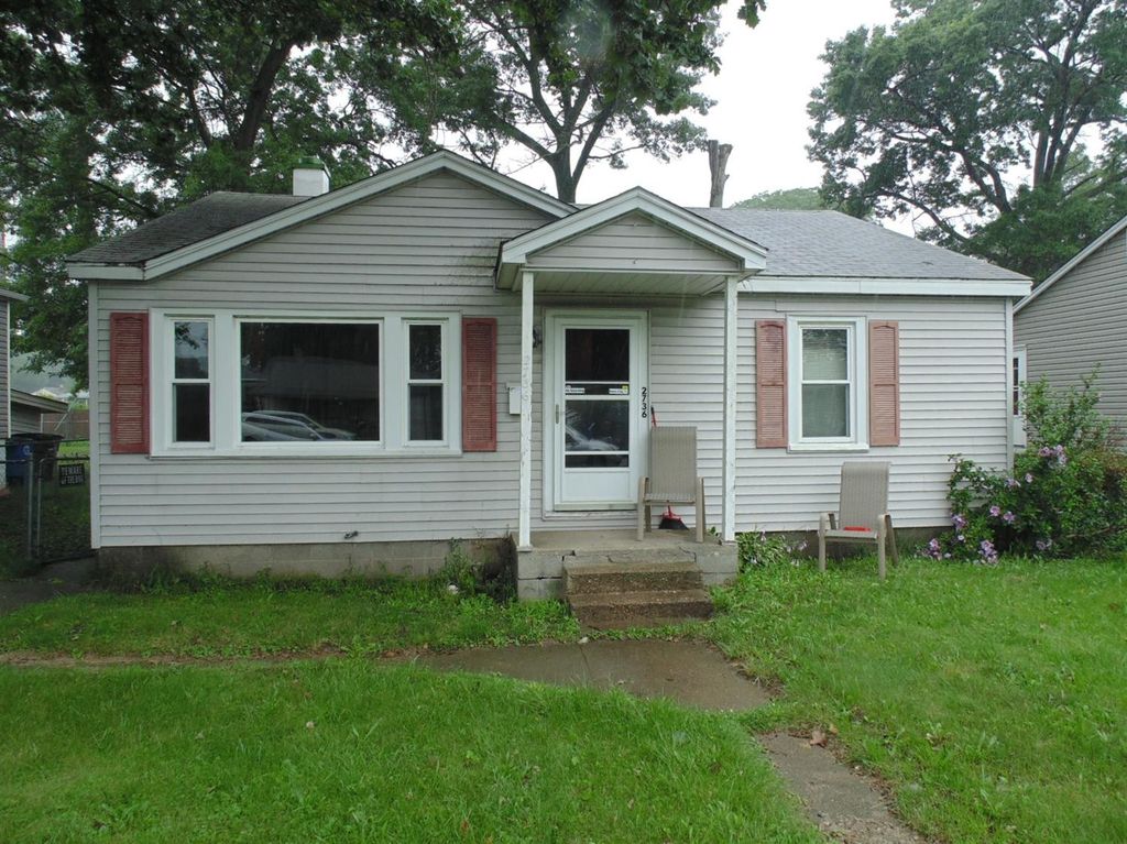 2736 Dearborn St, Lake Station, IN 46405