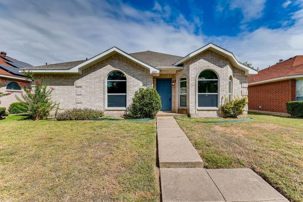 2819 Saint Johns Ave, Lancaster, TX 75146