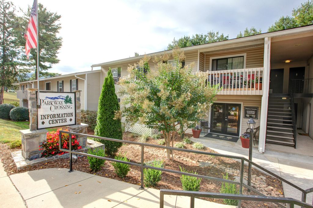 102 Lamancha Dr, Asheville, NC 28805