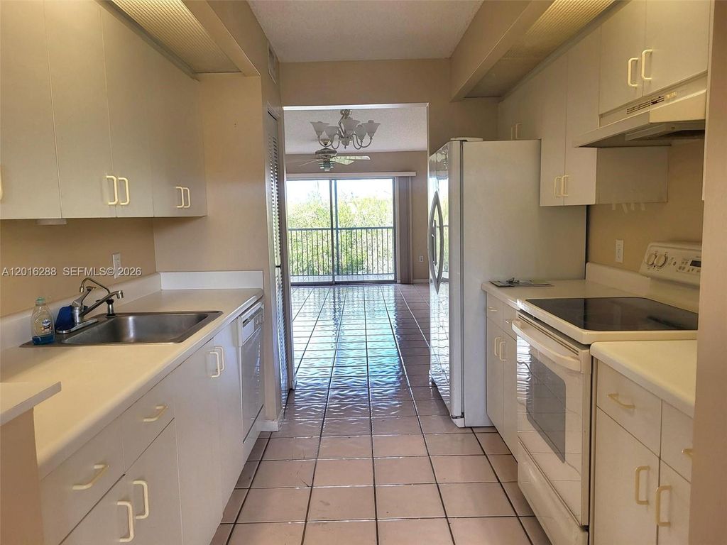 Photo 13 of 13705 SW 12th St #304B