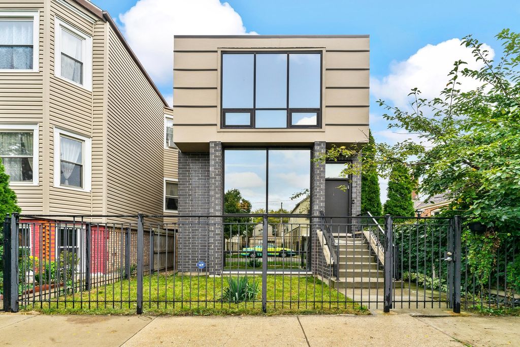 1711 N Mozart St, Chicago, IL 60647