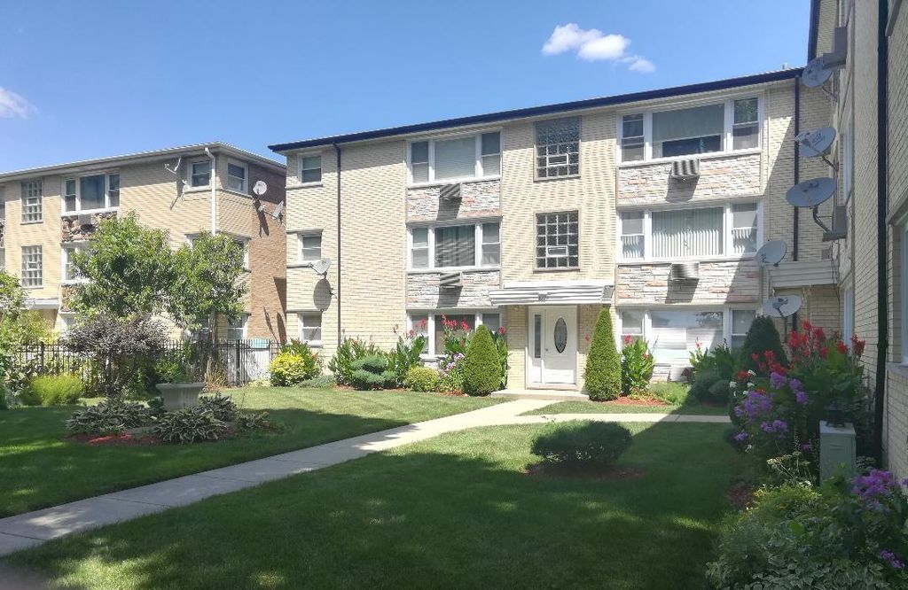 8708 W Berwyn Ave #3S, Chicago, IL 60656