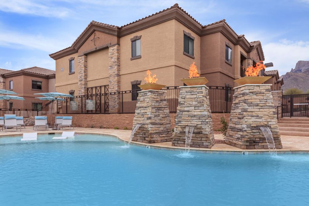 9750 N Oracle Rd, Tucson, AZ 85704