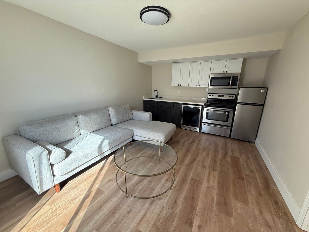 537 Hastings Dr #B, Benicia, CA 94510 - See Est. Value, Schools & More