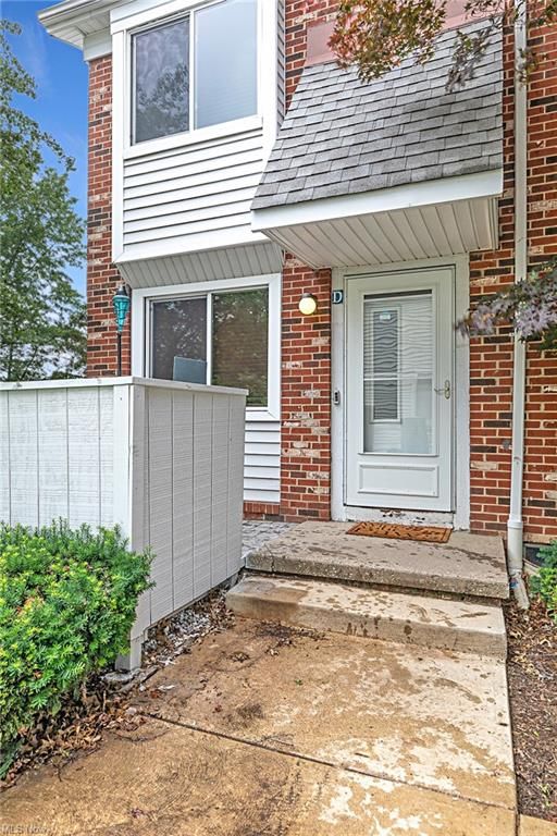 5472 Sierra Dr #73-D, Willoughby, OH 44094