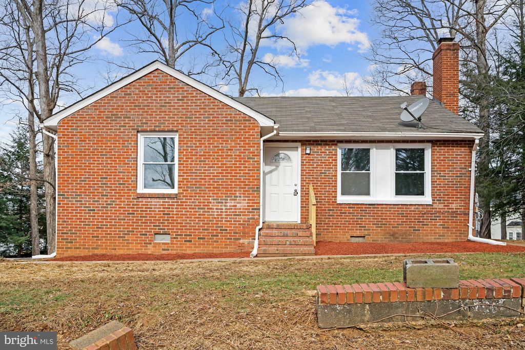3614 Lions Field Rd, Triangle, VA 22172