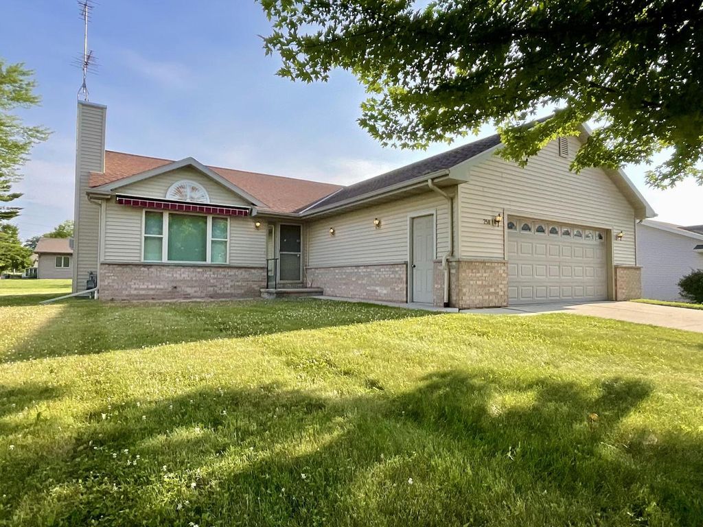 258 Ann DRIVE, Plymouth, WI 53073