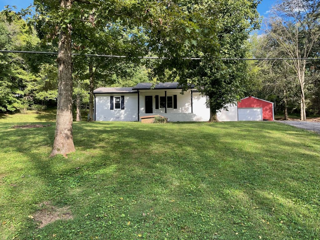733 Bowling Branch Rd, Cottontown, TN 37048