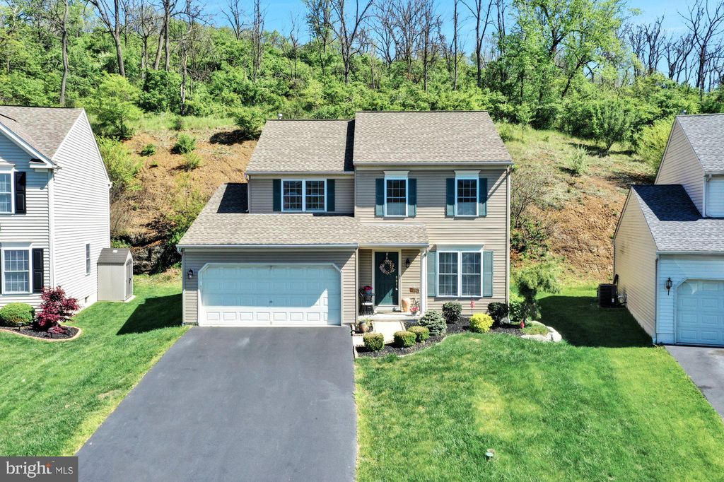 24 Ravine Dr, Shillington, PA 19607