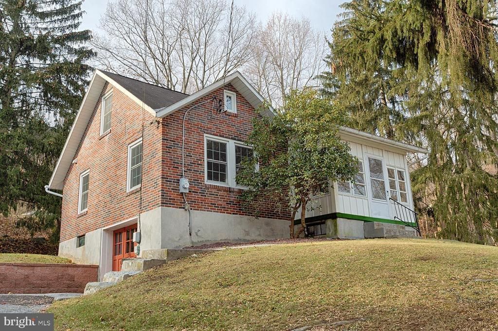 725 Furnace Rd, Wernersville, PA 19565