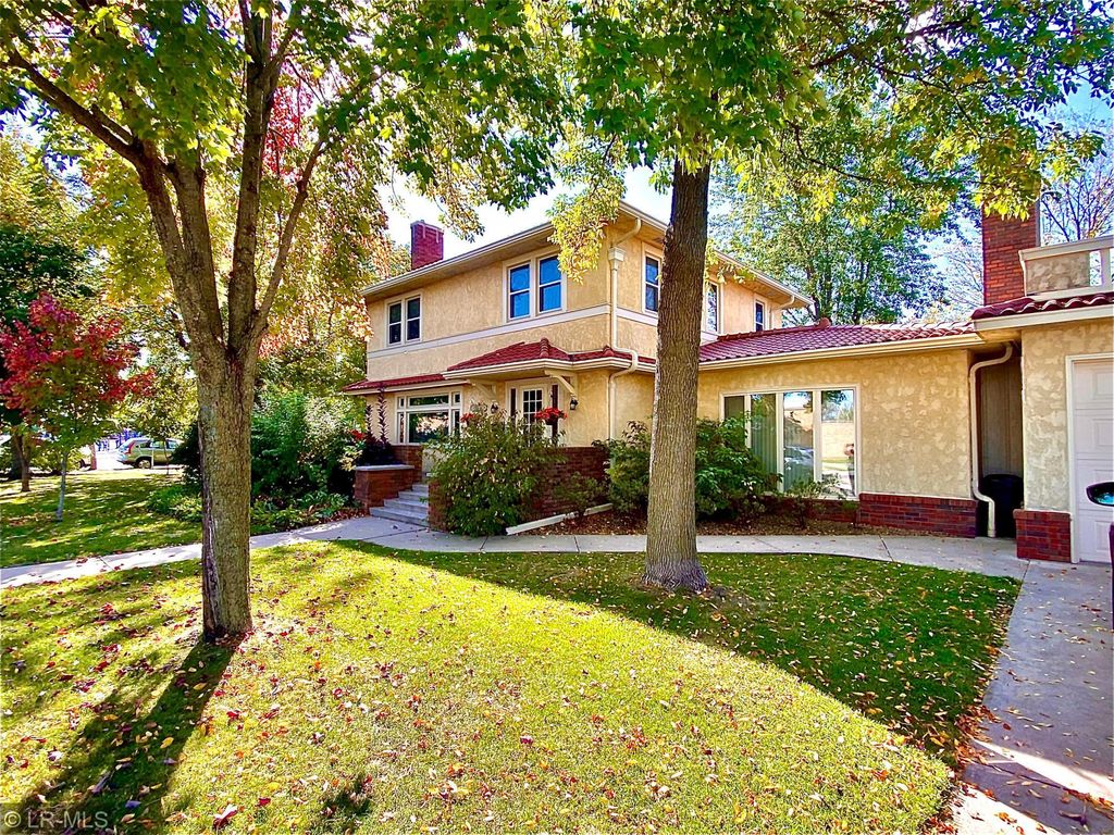 303 Dayton Ave SW, Wadena, MN 56482