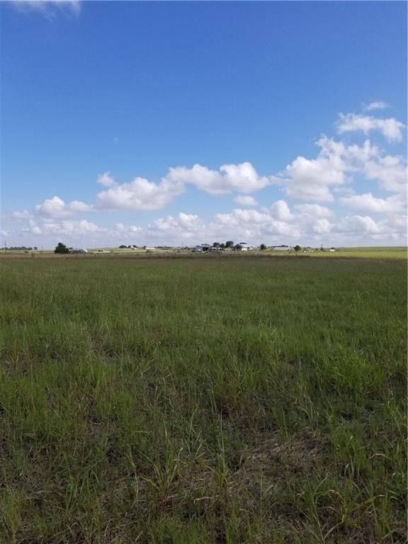 130 Botkin Ln, Coupland, TX 78615
