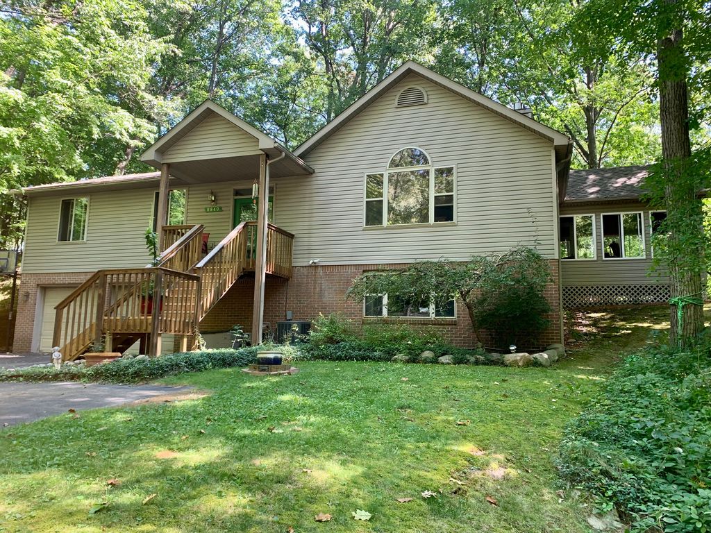 8840 Thendara Blvd, Clarkston, MI 48348