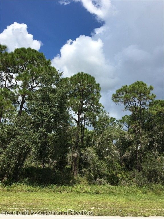 2555 Pleasant Dr, Sebring, FL 33875