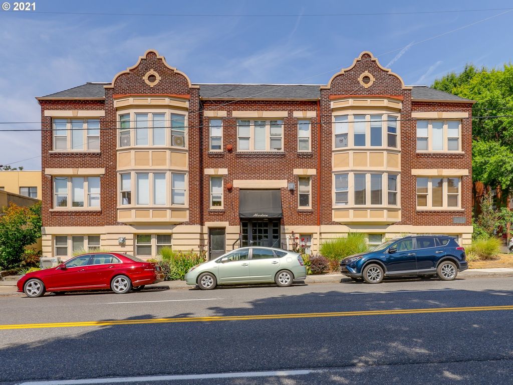 1529 SE Hawthorne Blvd #104, Portland, OR 97214