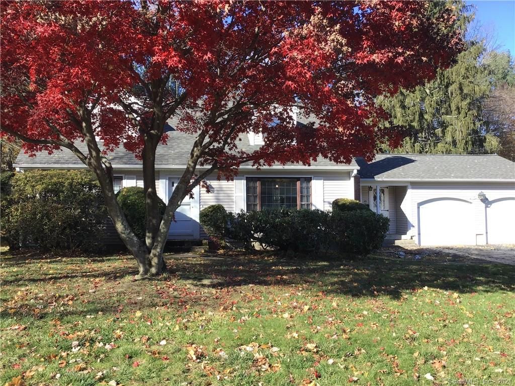 40 Glenview Dr, Bristol, CT 06010