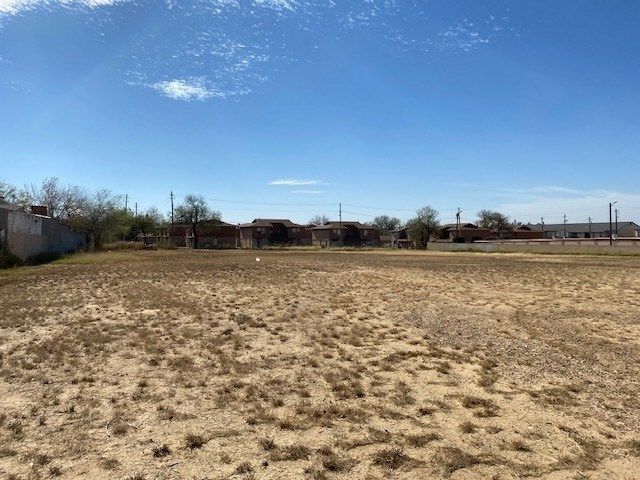 1419 E Hillside Rd, Laredo, TX 78041