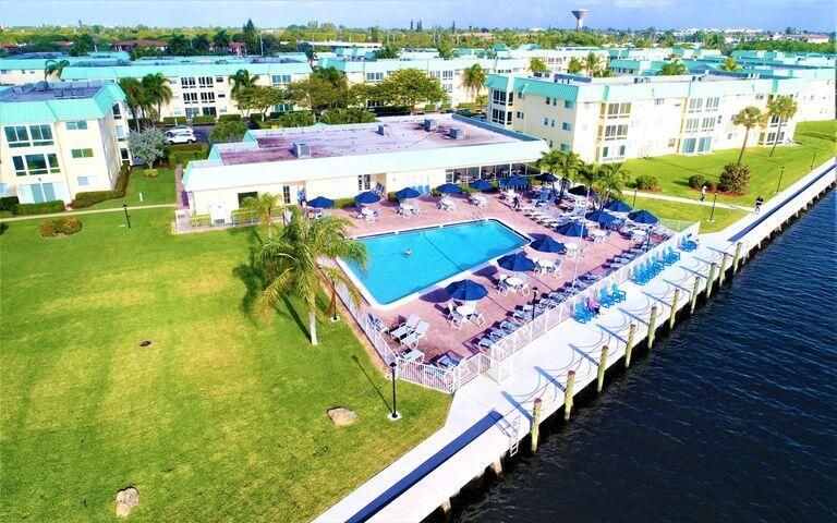 32 Colonial Club Dr #104, Boynton Beach, FL 33435