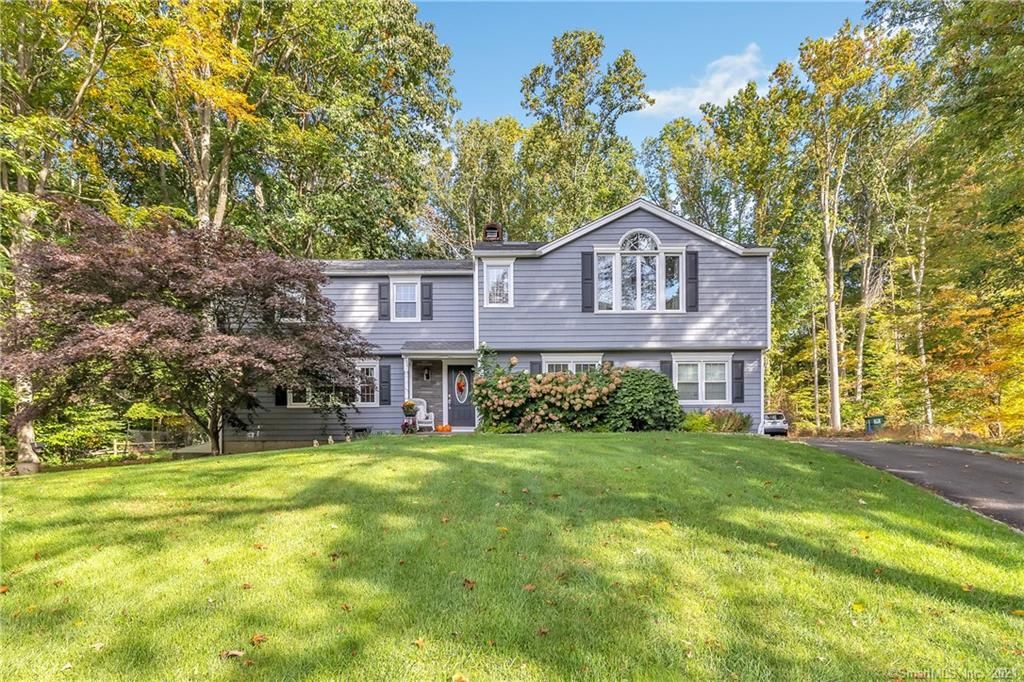 28 Crestwood Rd, Monroe, CT 06468