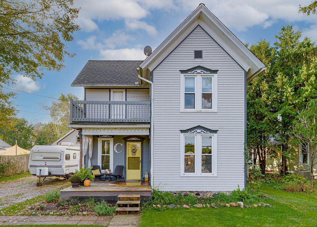 309 W Main St, Stockbridge, MI 49285