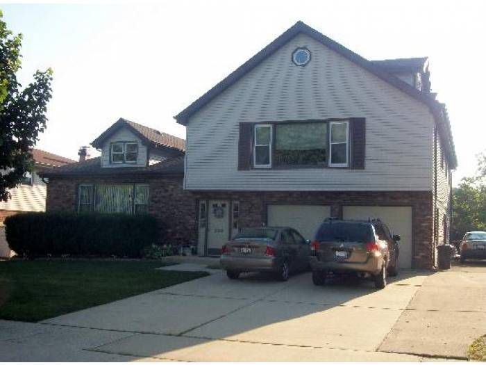 320 Morningside Dr, Bloomingdale, IL 60108