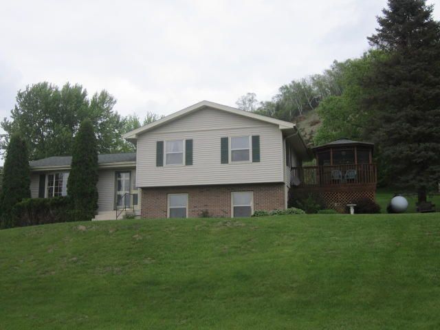6049 Country Club Rd, Houston, MN 55943