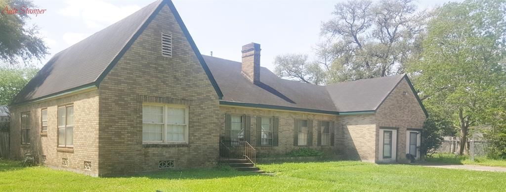 2016 Rugeley St, Bay City, TX 77414