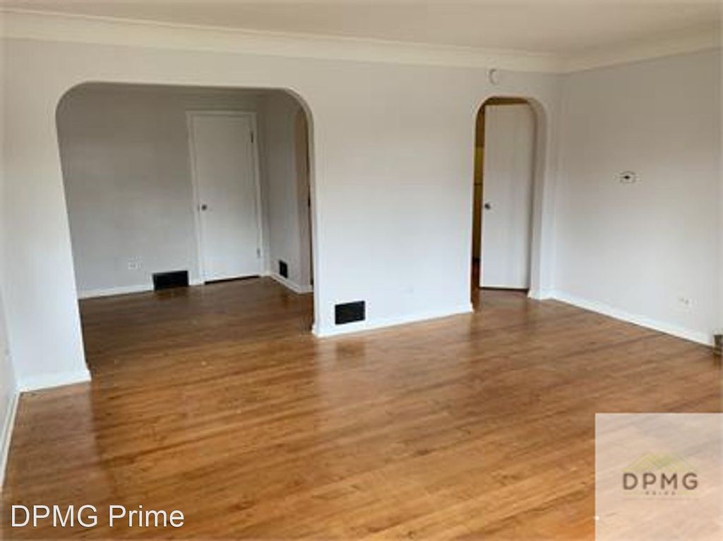 614 S Waverly Rd #5, Lansing, MI 48917