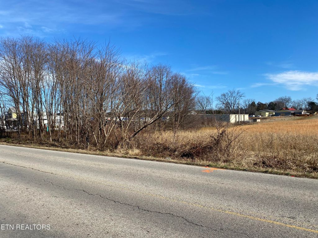 Tellico St, Madisonville, TN 37354