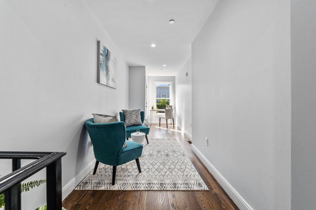 221 Paris St #1, Boston, MA 02128