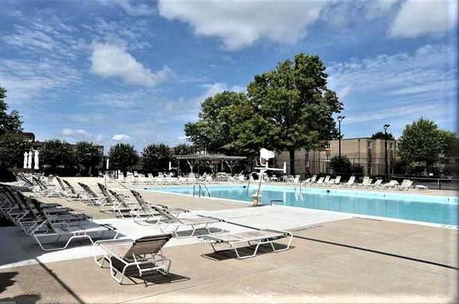 402 Girard St #304, Gaithersburg, MD 20877