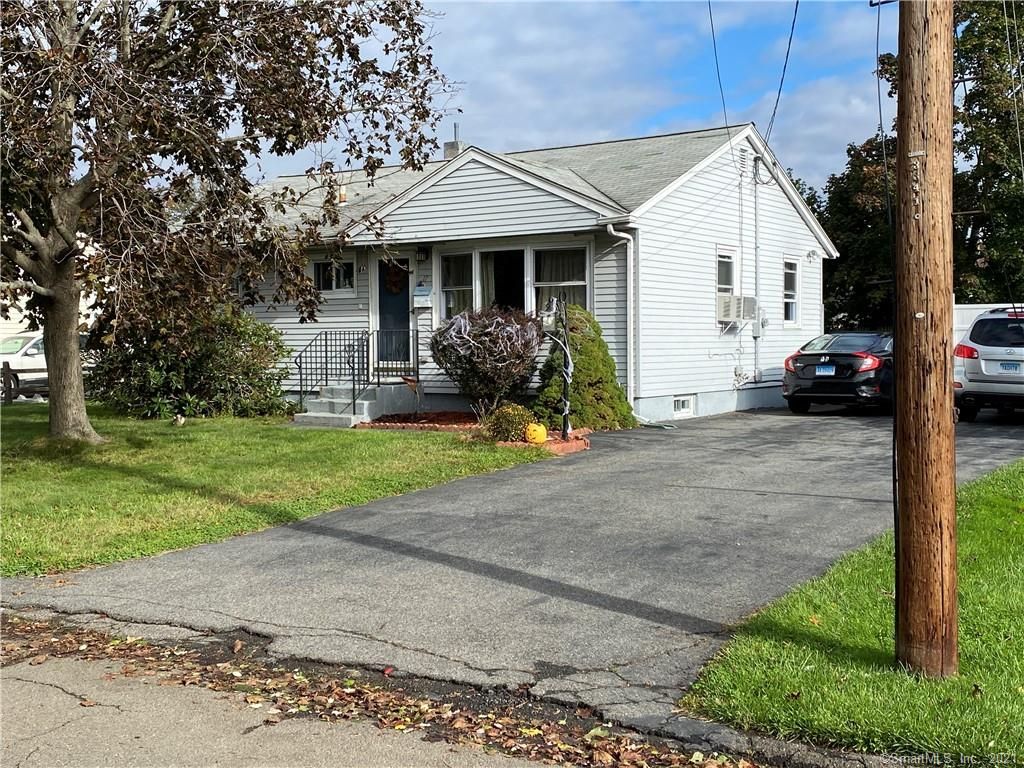 17 Contact Dr, West Haven, CT 06516