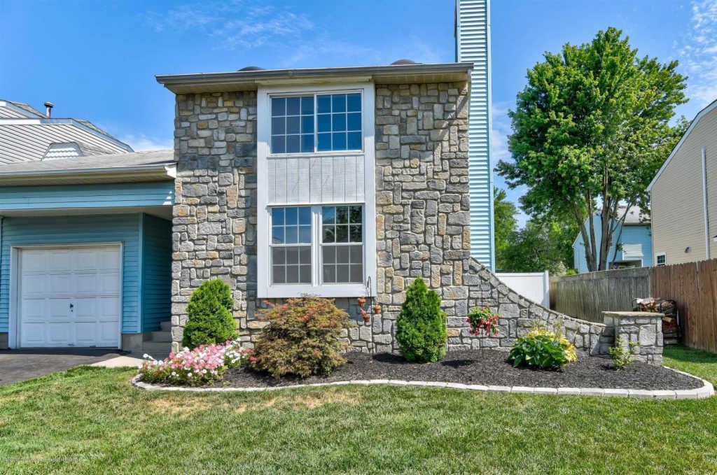 40 Allison Rd, East Windsor, NJ 08520
