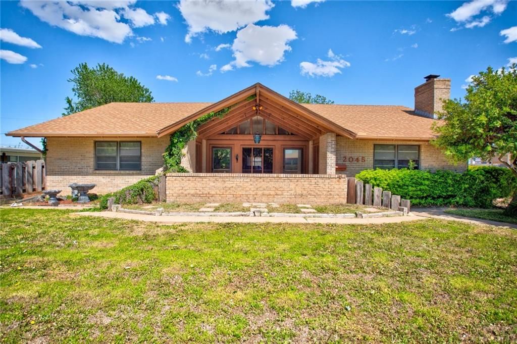 2045 Willard St, Altus, OK 73521