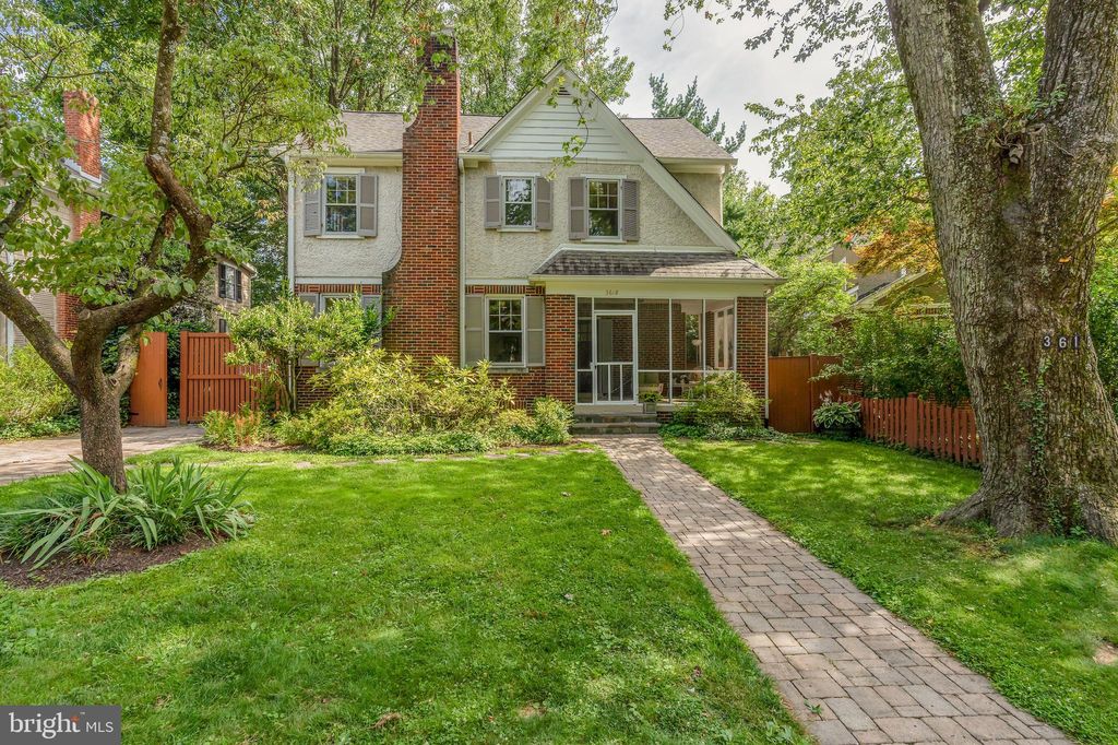 3618 Shepherd St, Chevy Chase, MD 20815