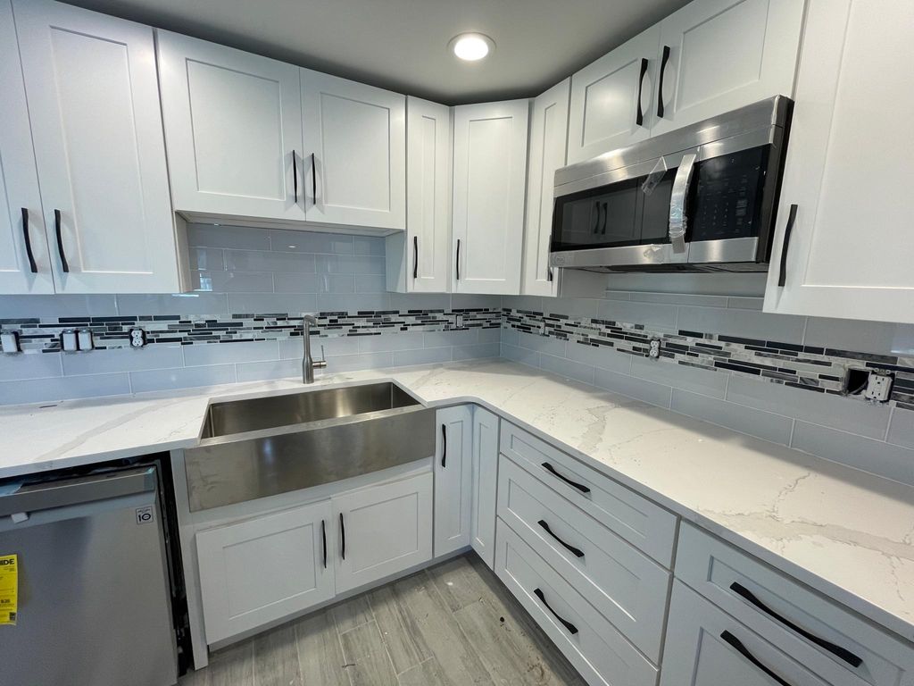 1021 1st St, Neptune Beach, FL 32266