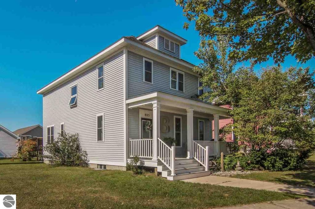 805 Traditions Dr, Traverse City, MI 49696