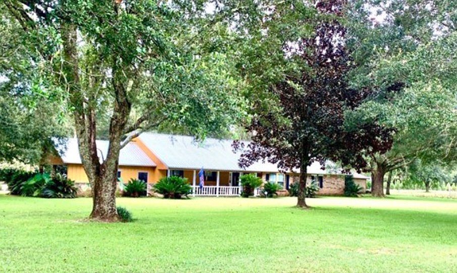 8008 Tanner Williams Rd, Moss Point, MS 39452