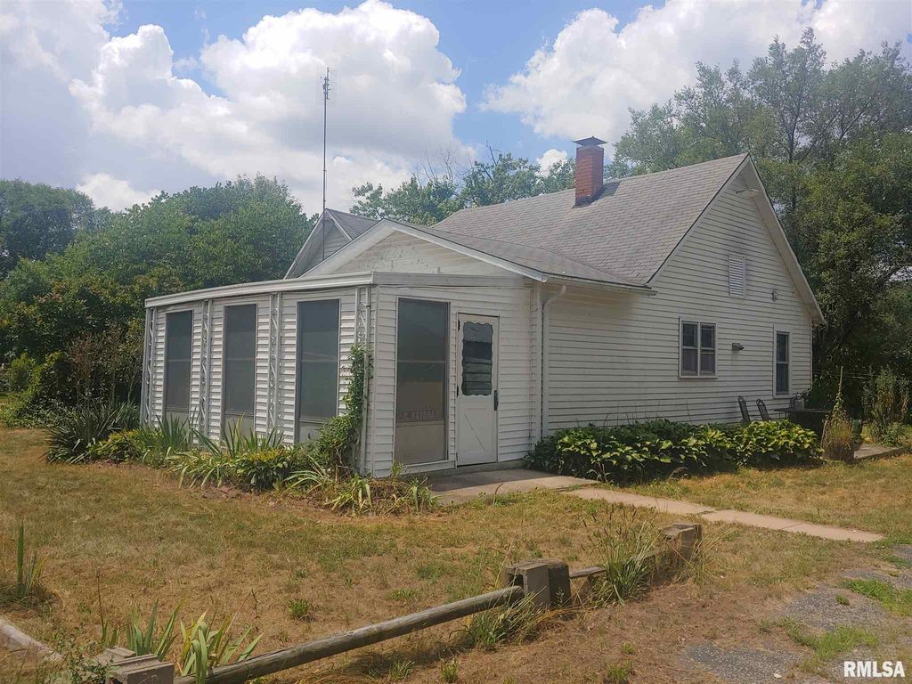 202 N Olive St, Bath, IL 62617