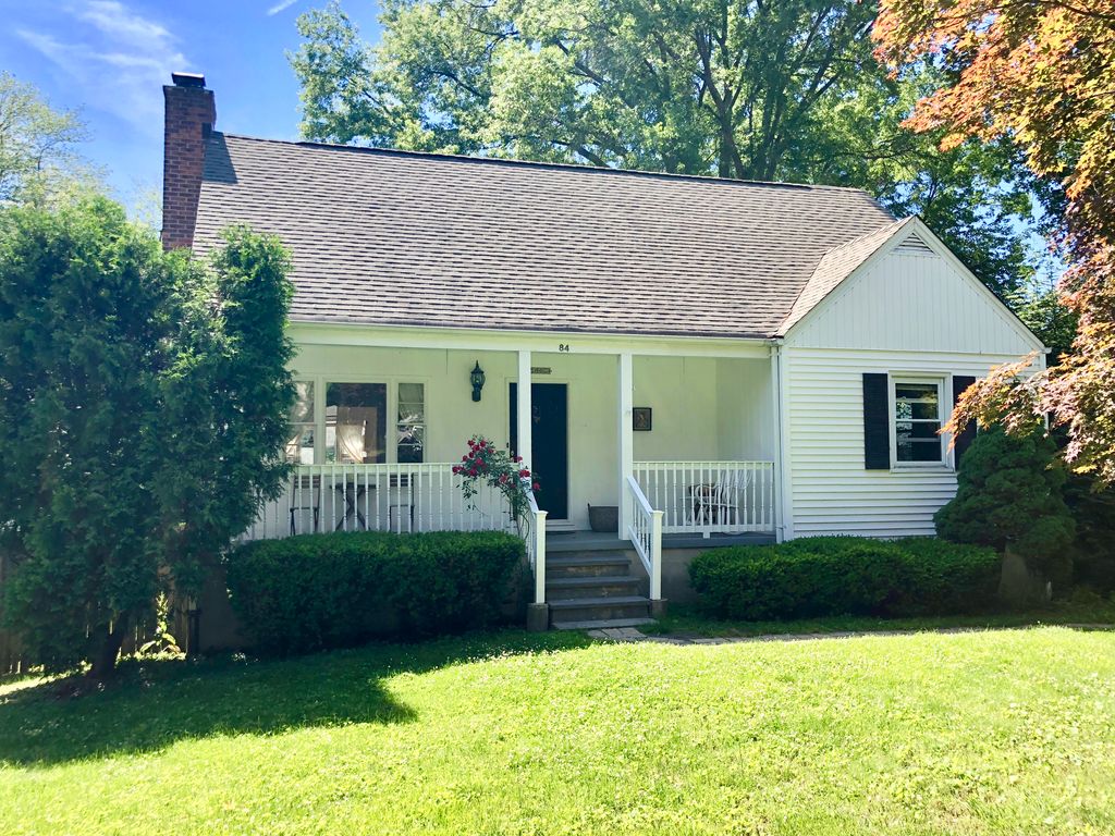 84 Indian Field Rd, Greenwich, CT 06830