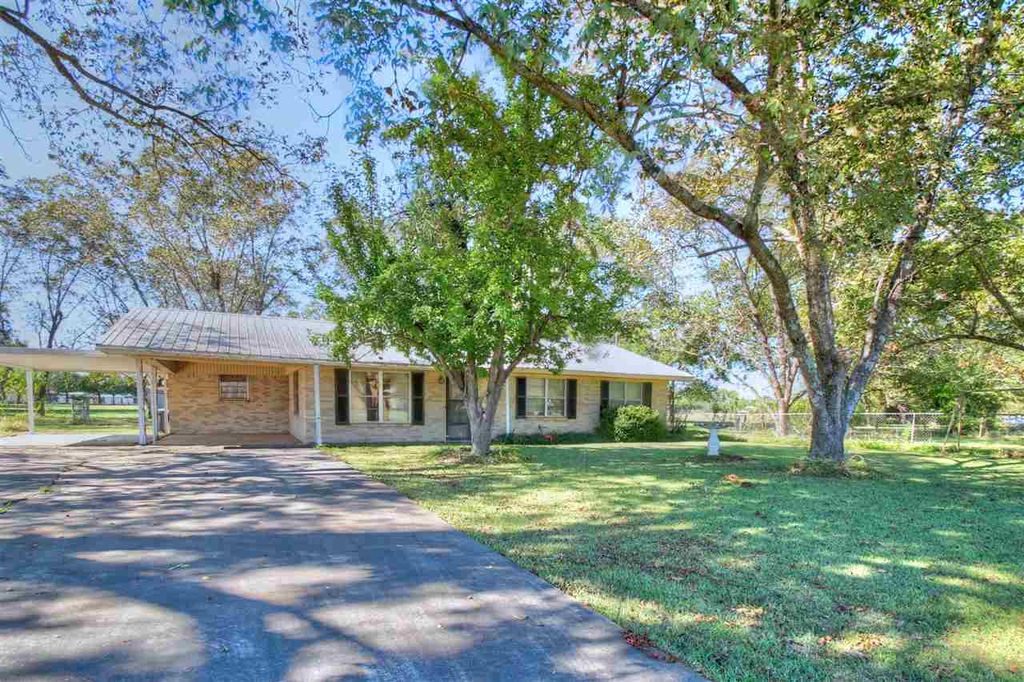 1004 Boston Ave, New Boston, TX 75570