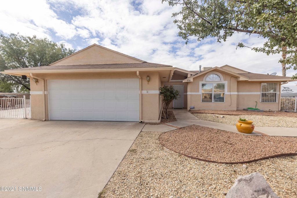 4711 Rio Bravo Ct, Las Cruces, NM 88007