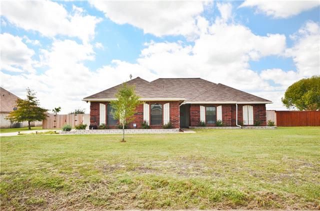 1018 S Lowrance Rd, Red Oak, TX 75154
