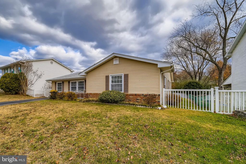 7905 Stone Hearth Rd, Severn, MD 21144
