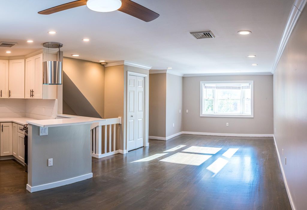 160 W 3rd St, Boston, MA 02127