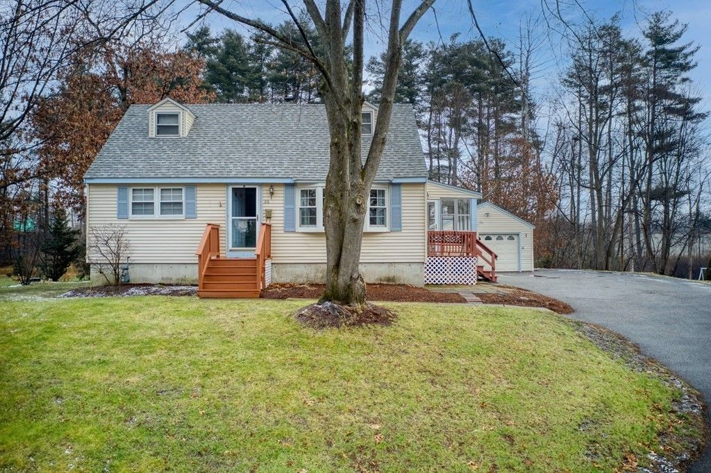 26 McFarlin Rd, Chelmsford, MA 01824